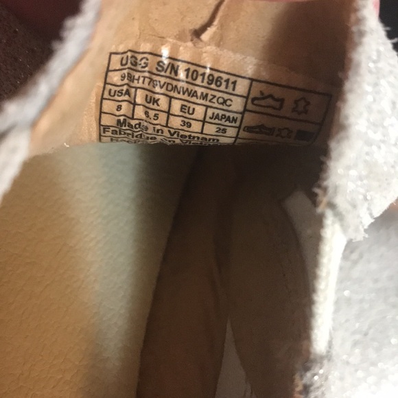 New UGG sneaker, size 8 - Picture 8 of 8